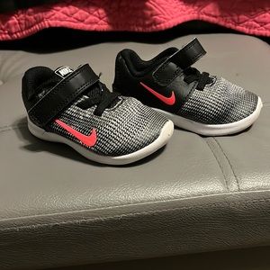 Like Nee Nike Flex toddler size 5C